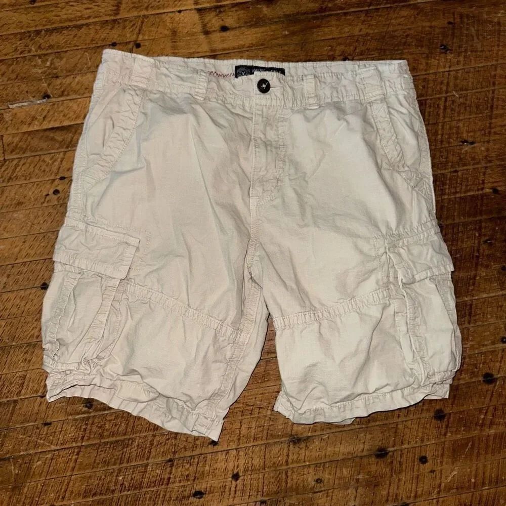 American Eagle tan classic flat front cargo normcore 36 shorts